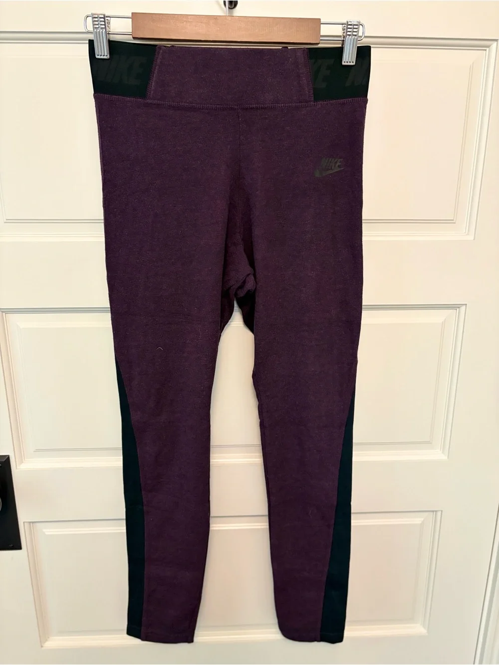 Nike Purple and Black Women’s Athletic Leggings